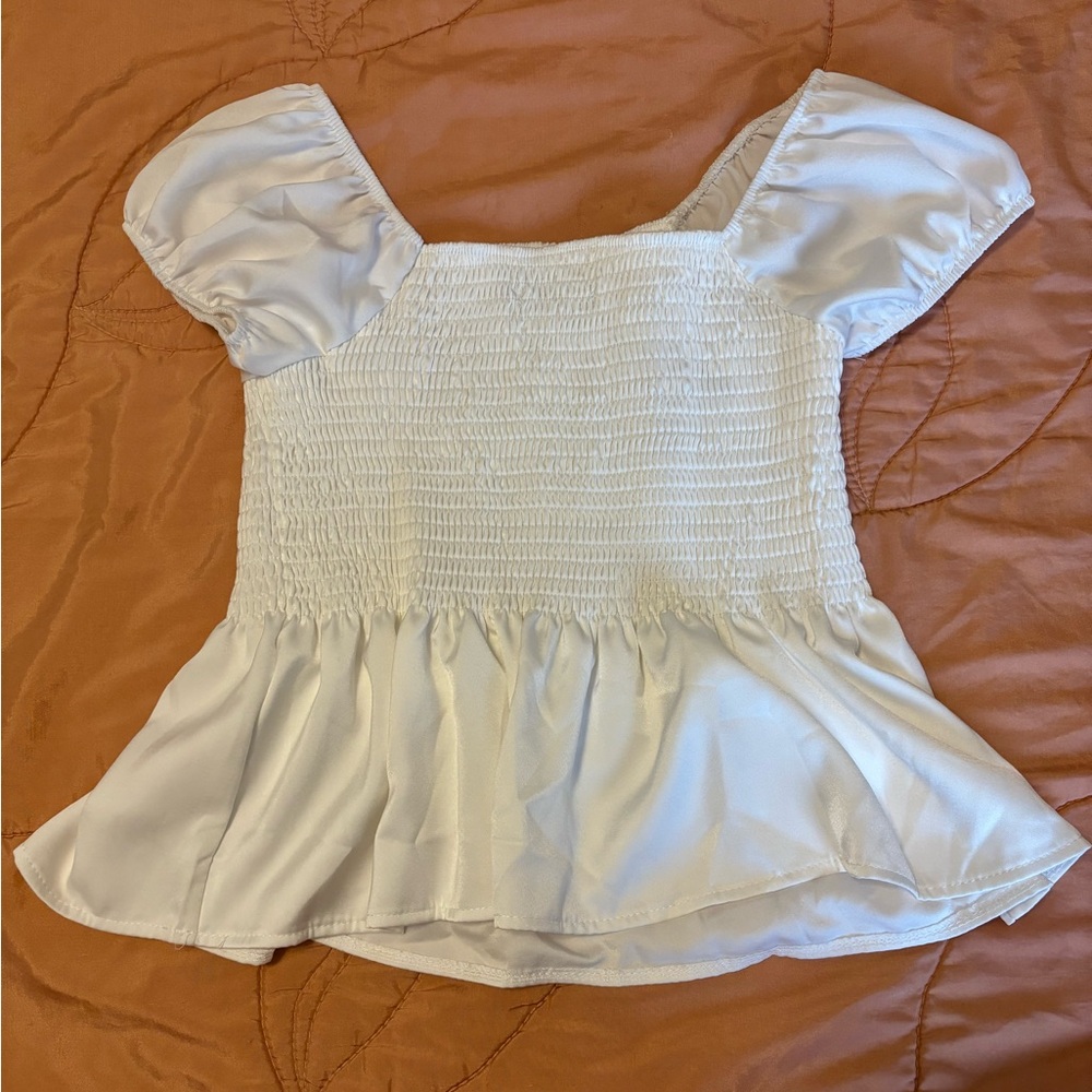 Suprelook- NWT - White smocked cap sleeve crop top - Large. In good condition.